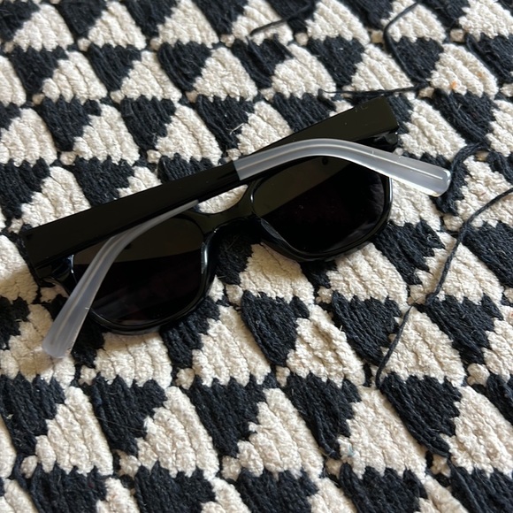Elizabeth and James Avery Sunglasses Black and clear! Adorable & chic! - Picture 7 of 12